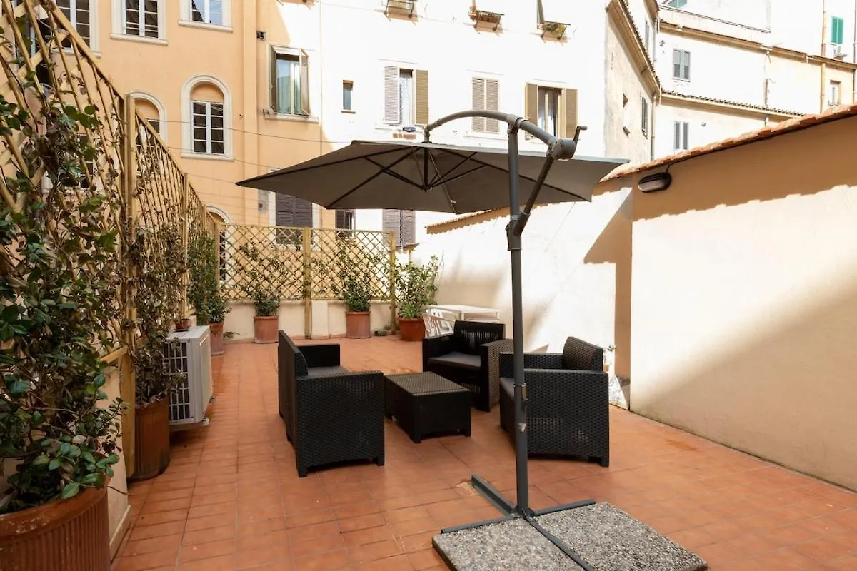 San Pietro Terrace Apartment روما
